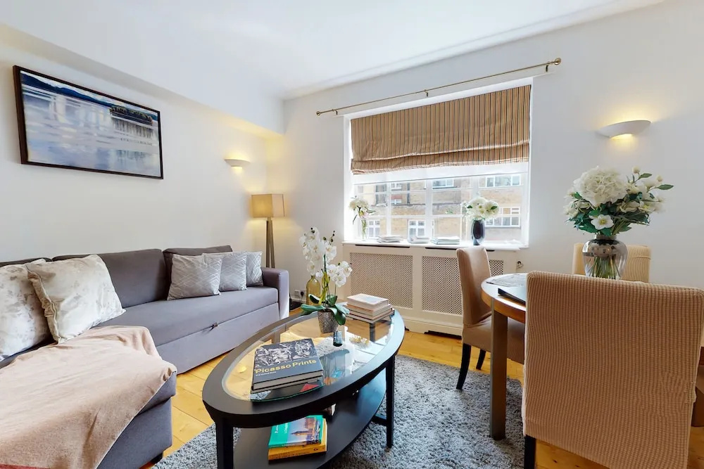 Stay In Mayfair - Général