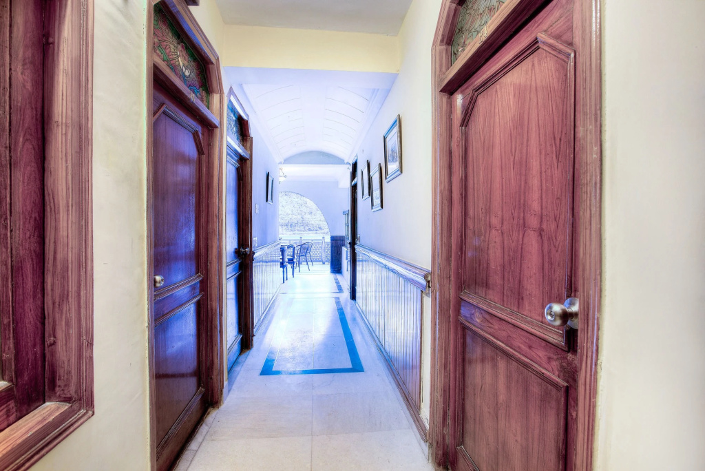 Lobby & Reception