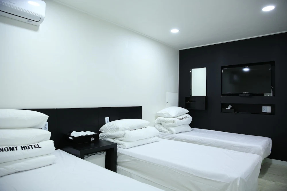 Ekonomy Hotel Gumi - Chambres