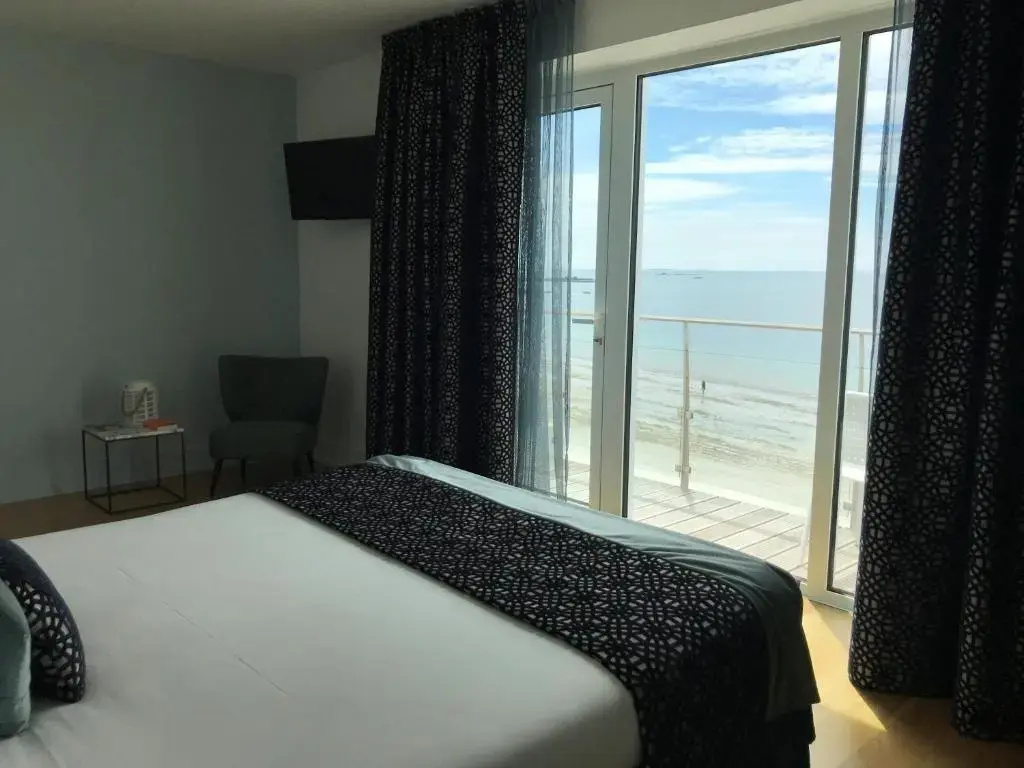 Superior Double Basement room with sea view (full double bed)