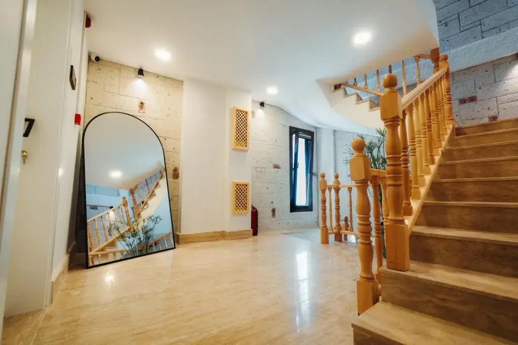 Lobby & Reception