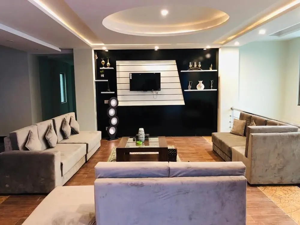 Lobby & Reception
