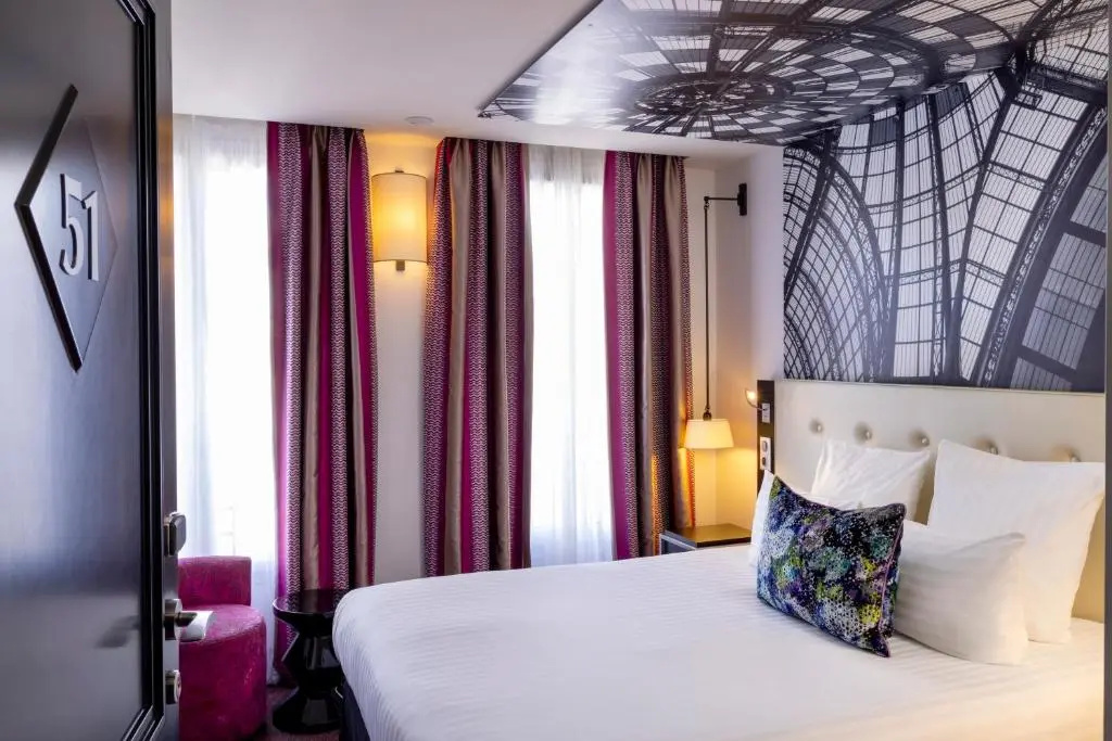 Eiffel Double room (full double bed)
