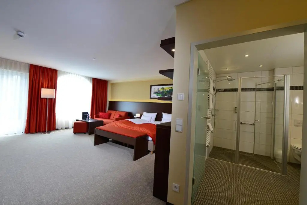 Deluxe Double room with balcony (full double bed)