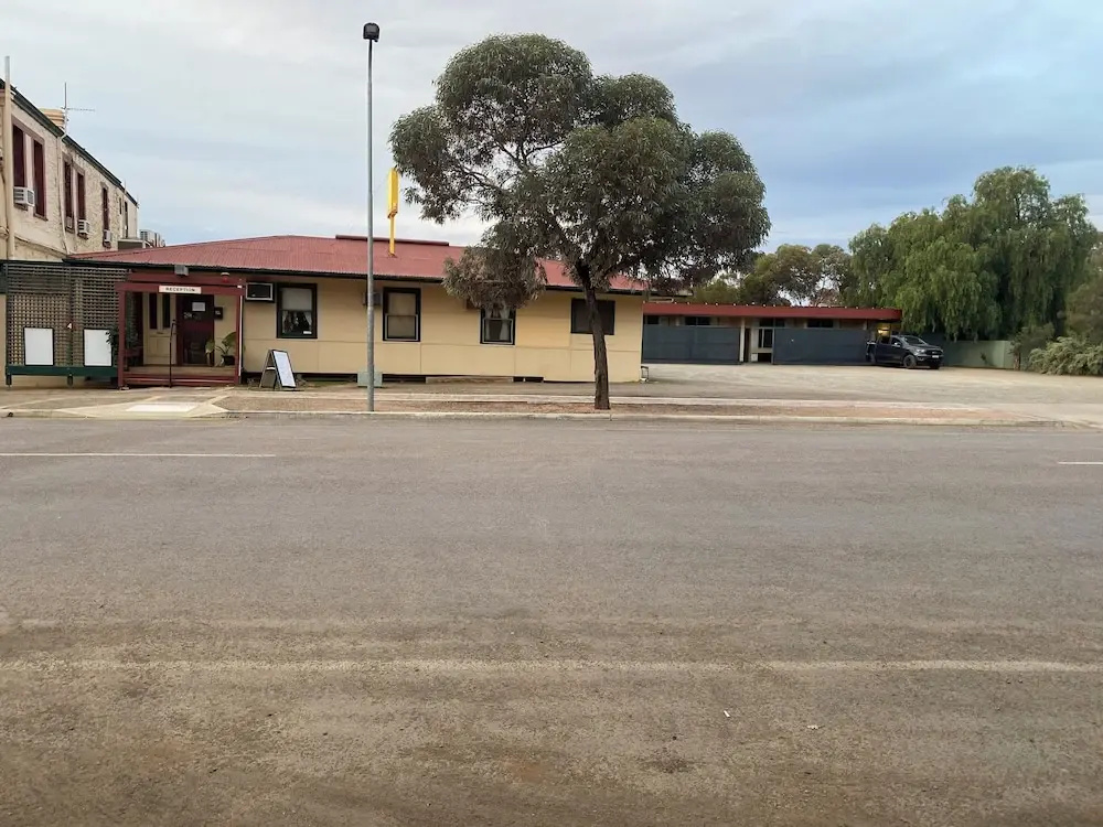 Hawker Hotel Motel