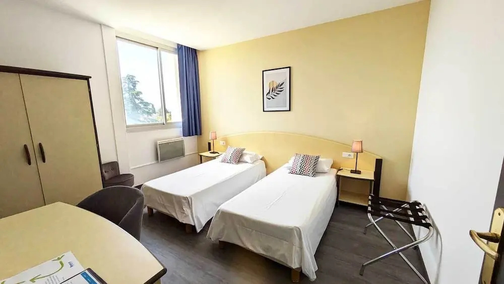 Economy room