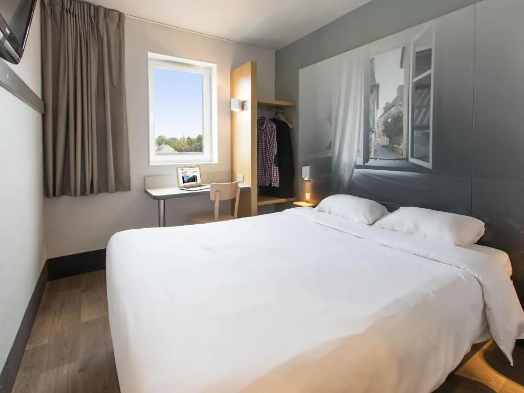 Double room (full double bed)