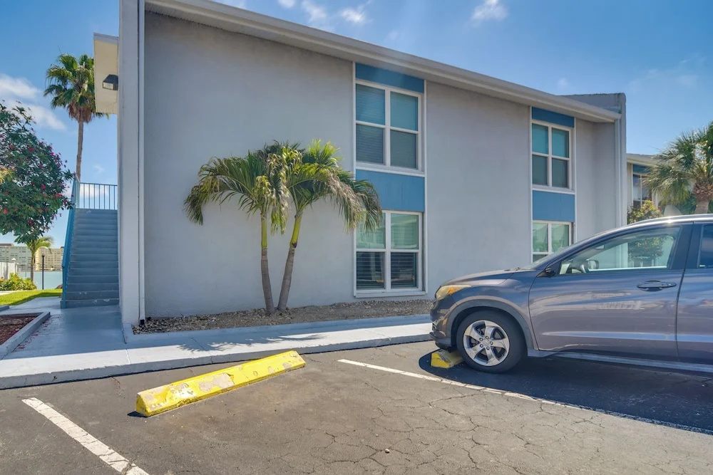 Sand, Sun & Poolside Fun! Madeira Beach Retreat