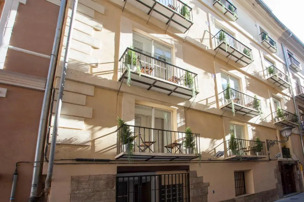 3 Bedrooms Apartment