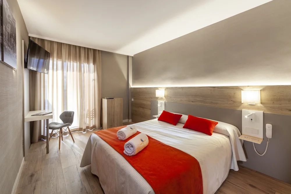 Deluxe Double room with balcony (full double bed)