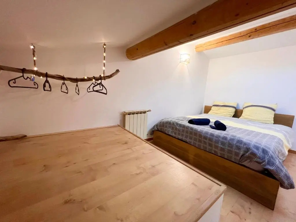 Voir la photo 2 — T2 avec terrasse arborée proche LOURMARIN