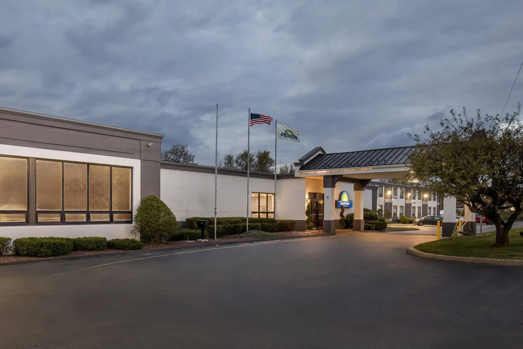 Days Inn by Wyndham Liberty