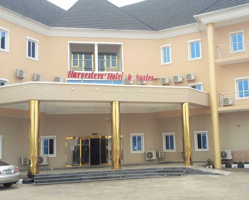 Harvesters' Hotel And Suites