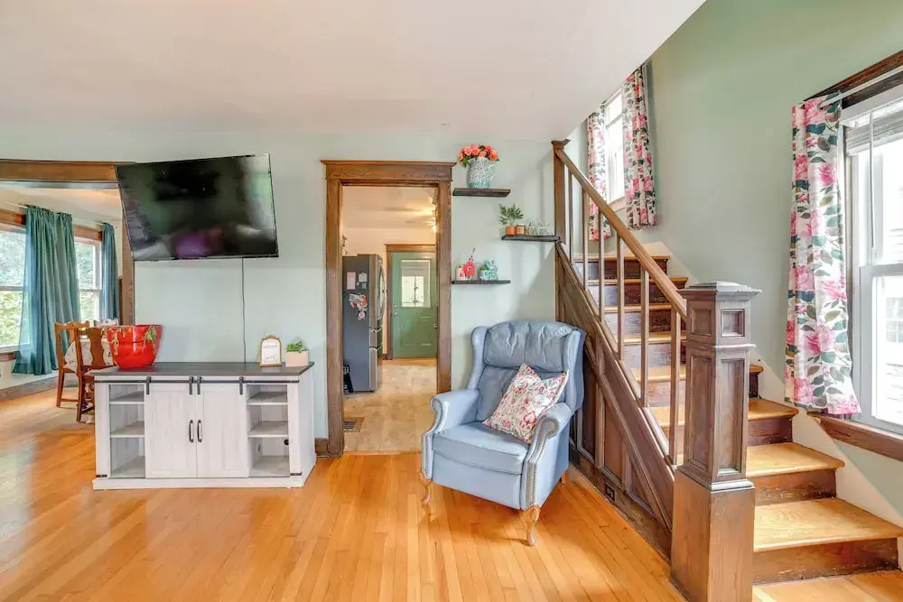 1 Mi to Dtwn Binghamton: Pet-friendly Home w/ Deck