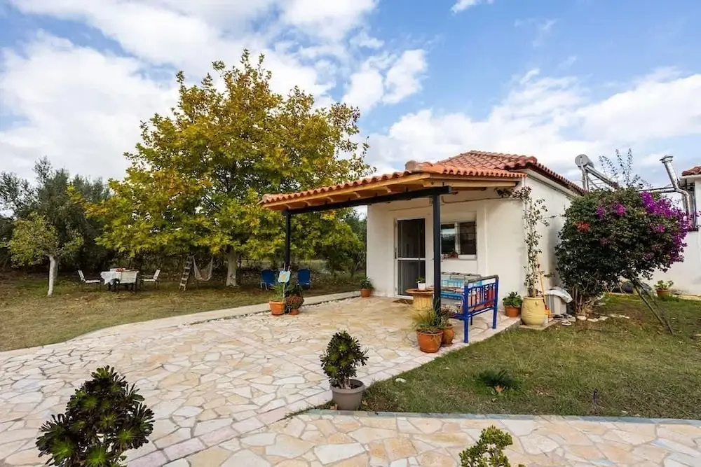 Petalidi Sunny Home Two - Cozy Garden Escape