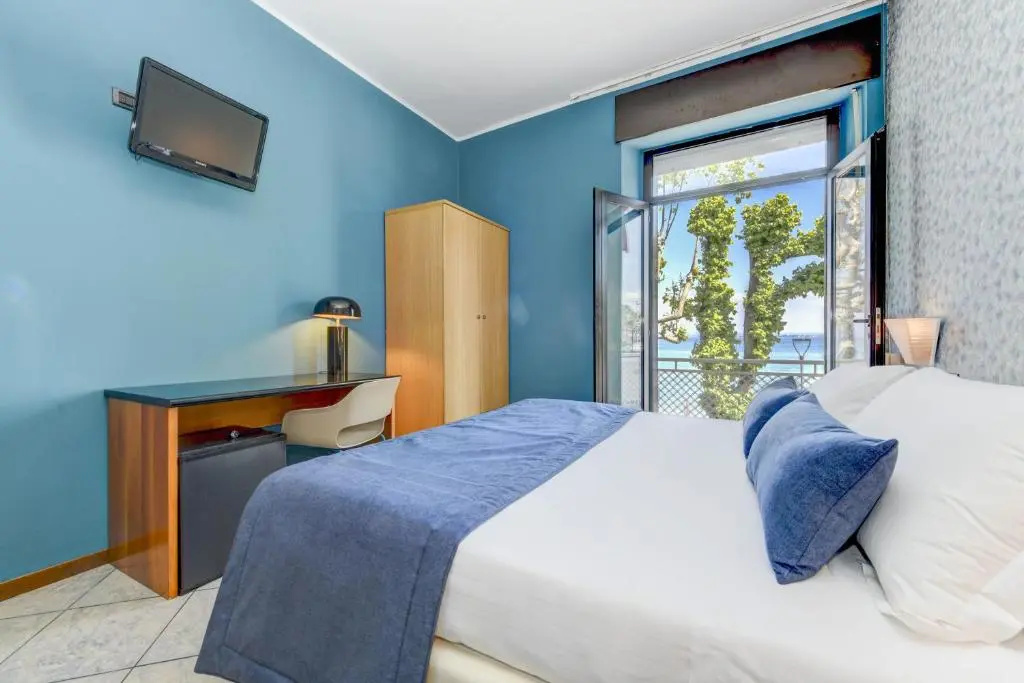 Standard Double room with balcony (full double bed)