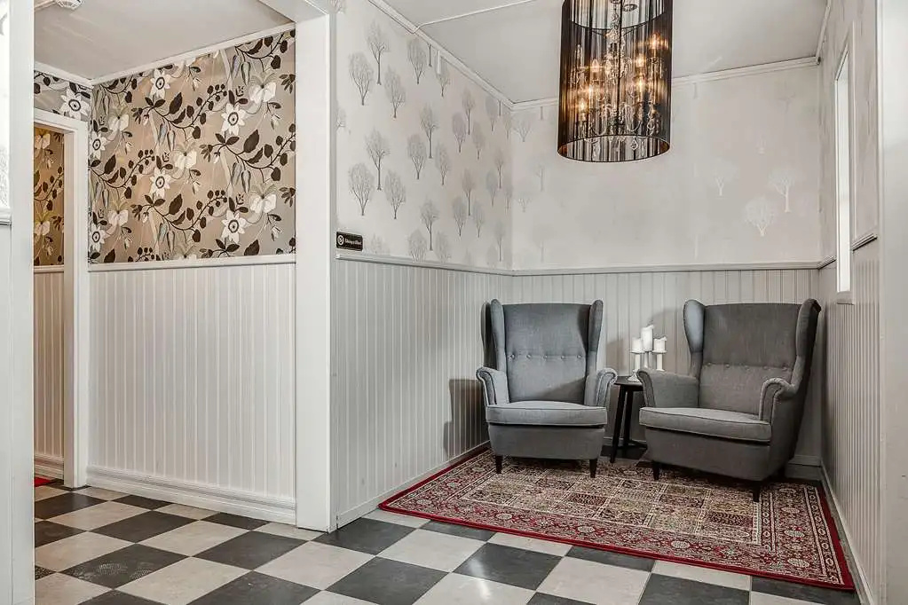 Lobby & Reception