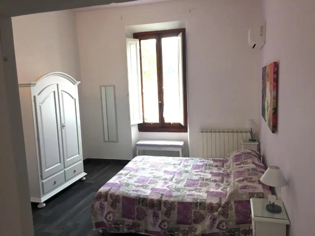 Standard Triple room with city view