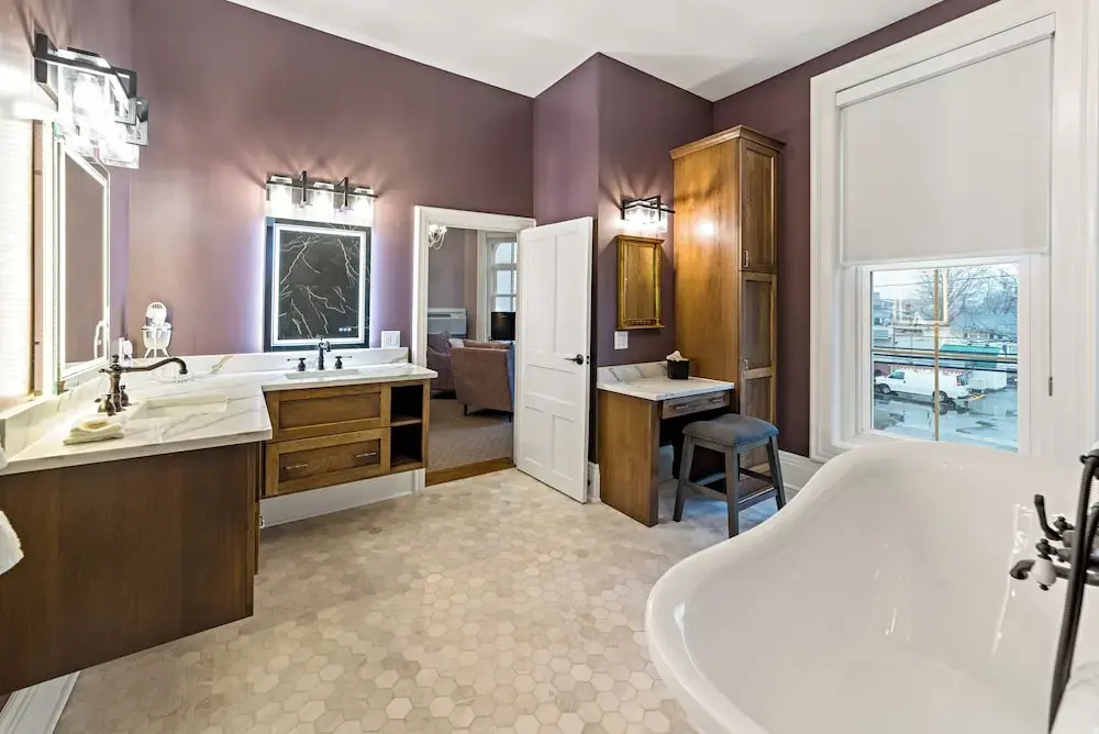 Double Suite (full double bed)