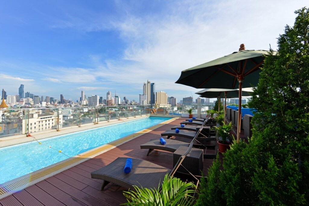 Royal Bangkok Chinatown - отель в Бангкоке с бассейном на крыше отель в бангкоке с бассейном на крыше