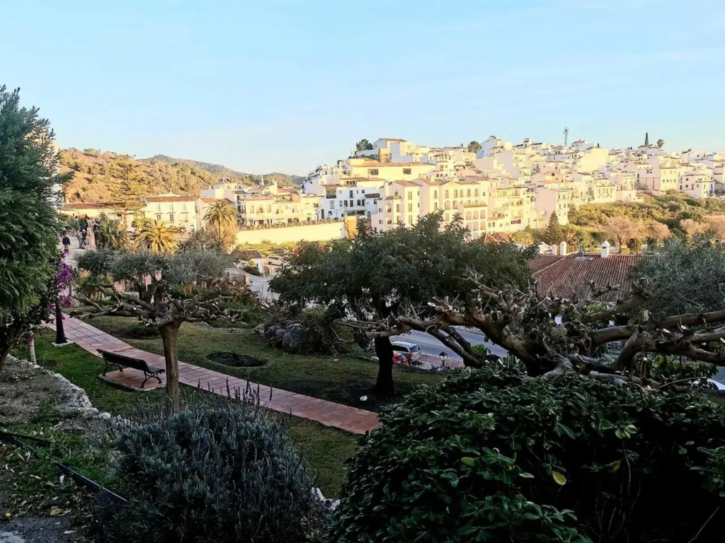 Apartamento en urbanización el Mirador de Frigiliana en el centro del pueblo con las mejores vistas