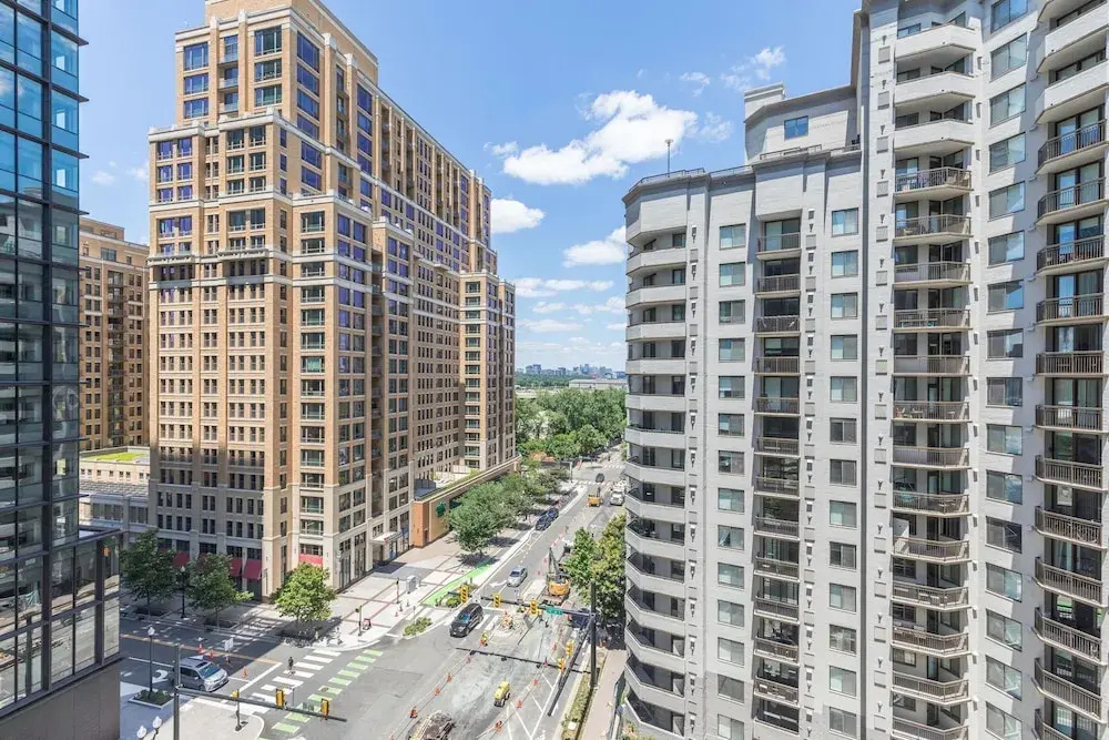 Elegant 2BR Apartment Minutes From DC
