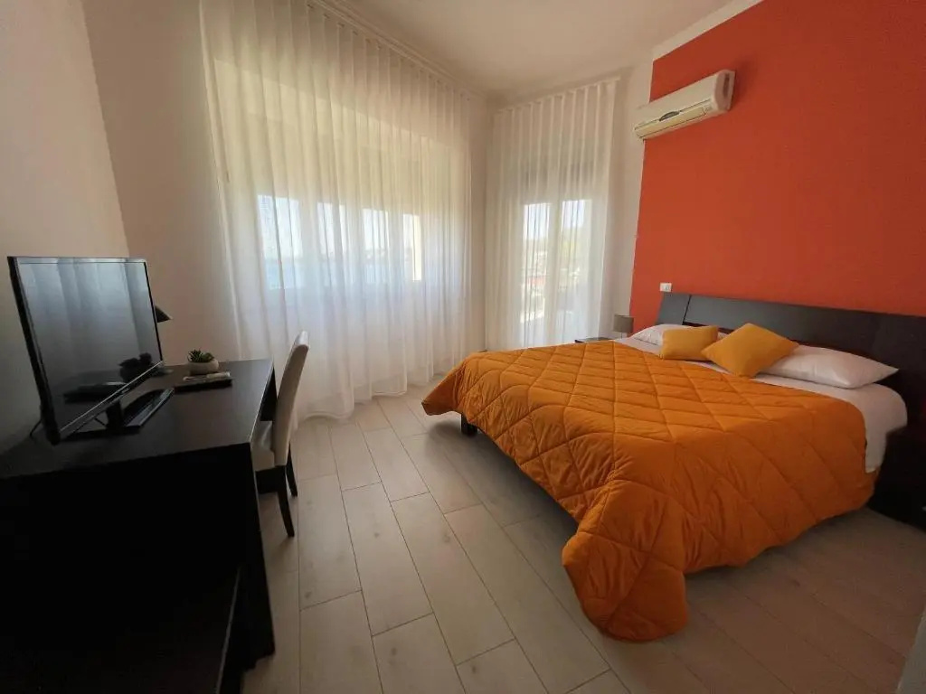 Deluxe Double room with balcony and with sea view (full double bed)