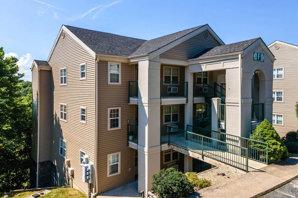 Branson Retreat w/ Pool Access ~ 3 Mi to Dtwn