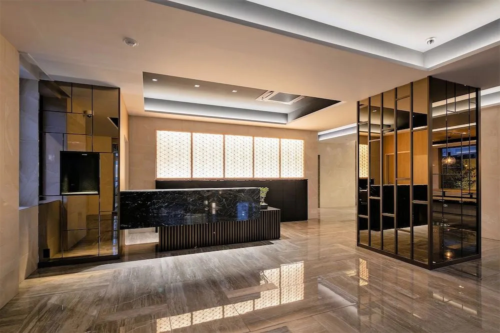 Ostay Vermillion Namba — 2