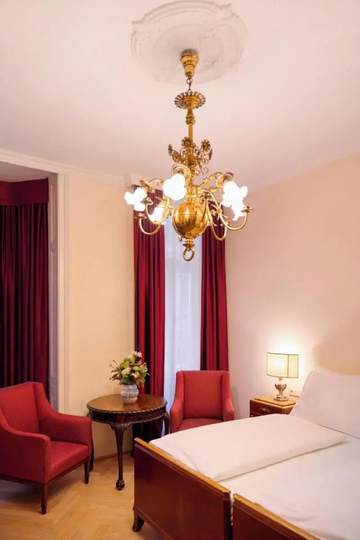 Graben Hotel - Tap to explore photos