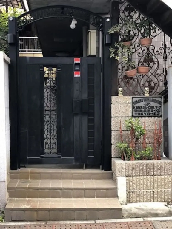Centrally Located Deluxe Furnished.4