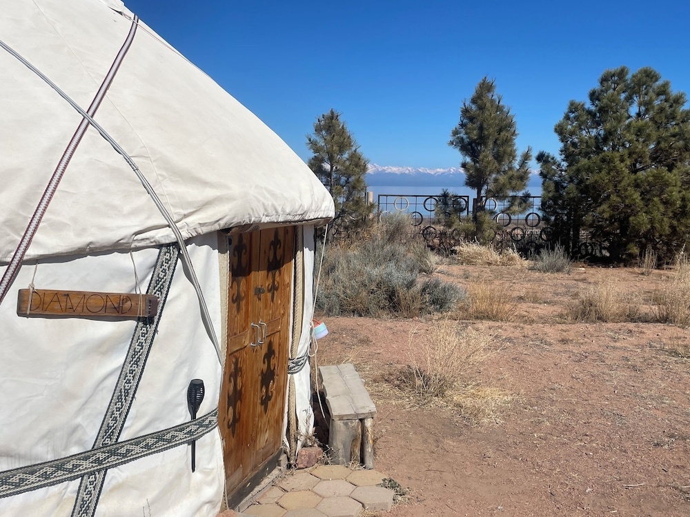 Трёхместный номер Standard (3 отдельные кровати) в Agat Yurt Camp