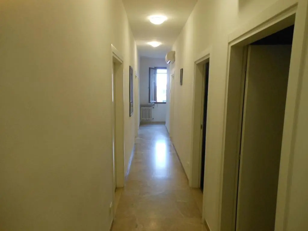 4 Bedrooms Apartment