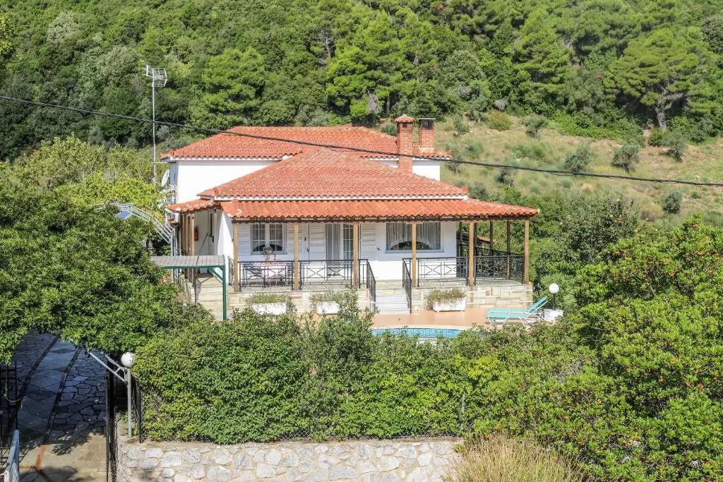 2 Bedrooms Villa