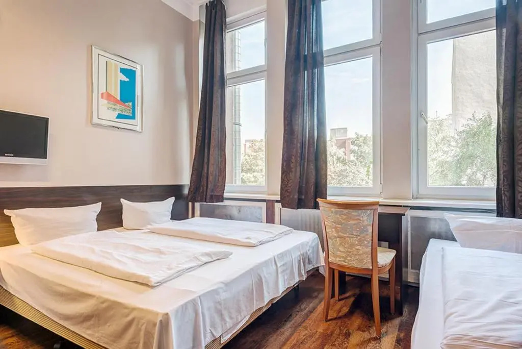 Standard Triple room