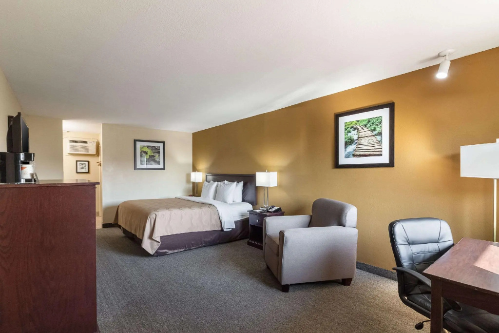 Standard Double room (full double bed)