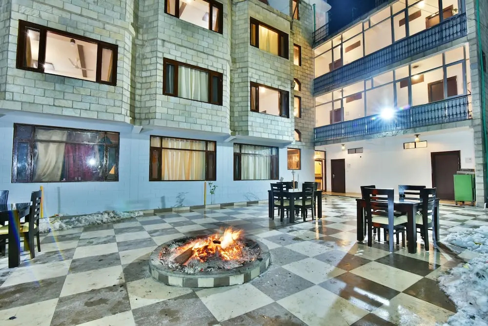 Kapoor Resort