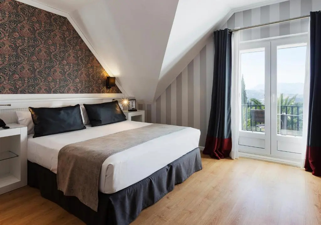 Catalonia Reina Victoria Hotel - Chambres