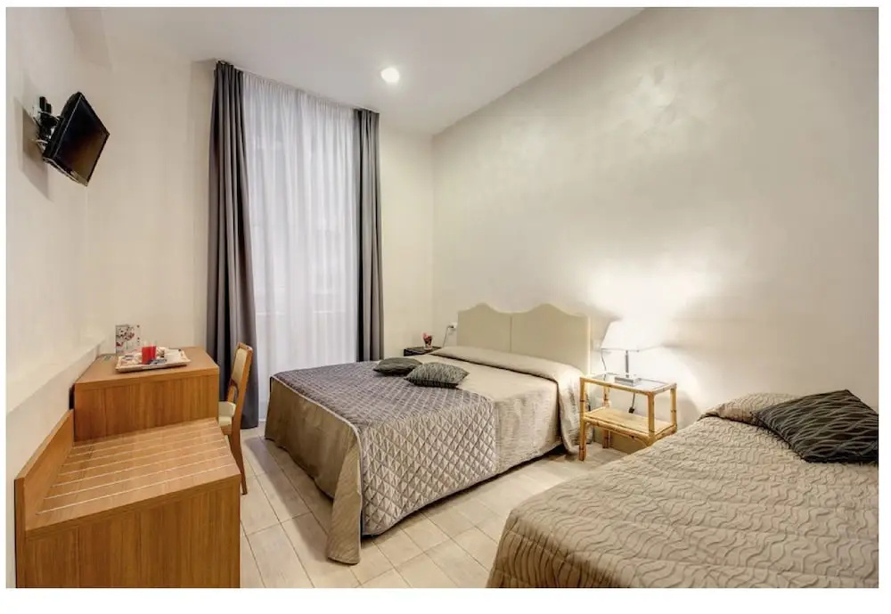 Standard Triple room