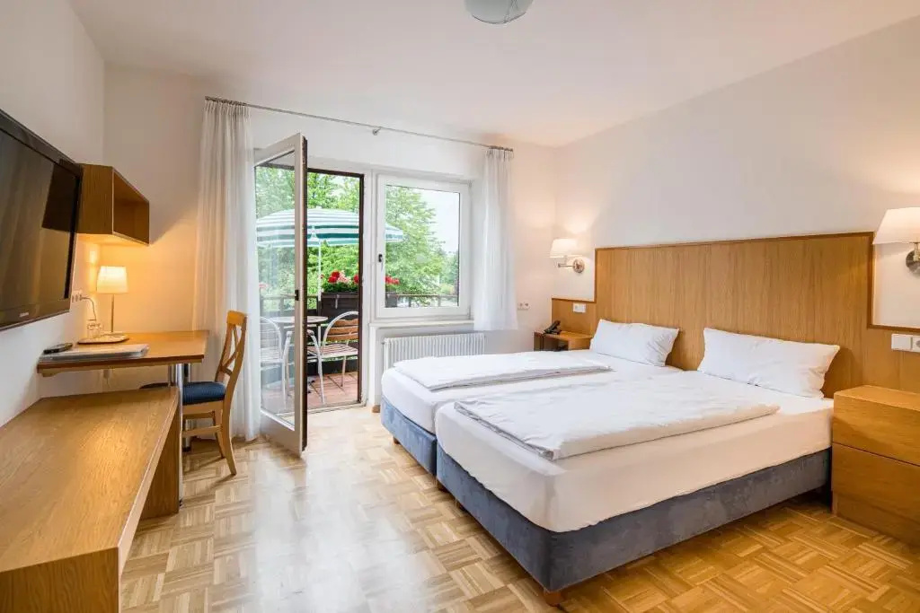 Standard Double room (full double bed)