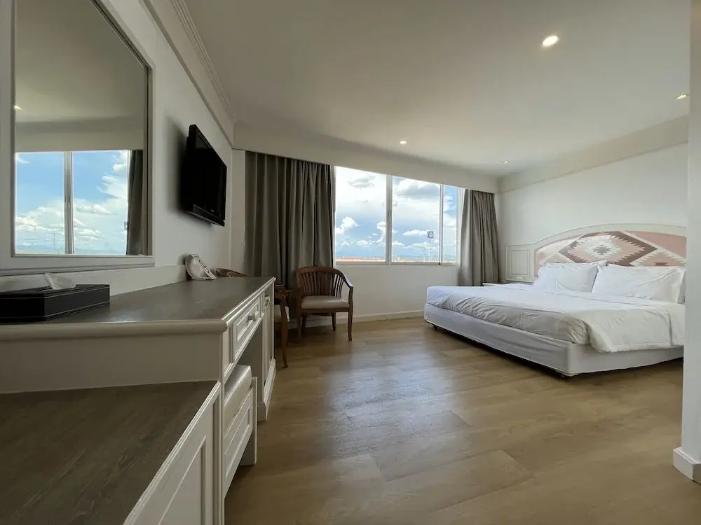 Deluxe Double room (full double bed)