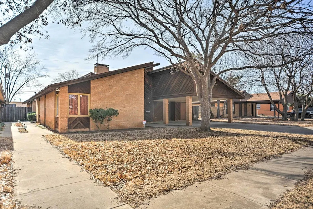 Lubbock Townhome w/ Grill Near TTU & Downtown!