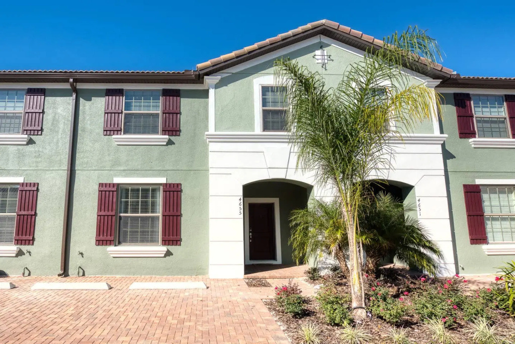 Comfortable home at Solterra with private pool near Disney