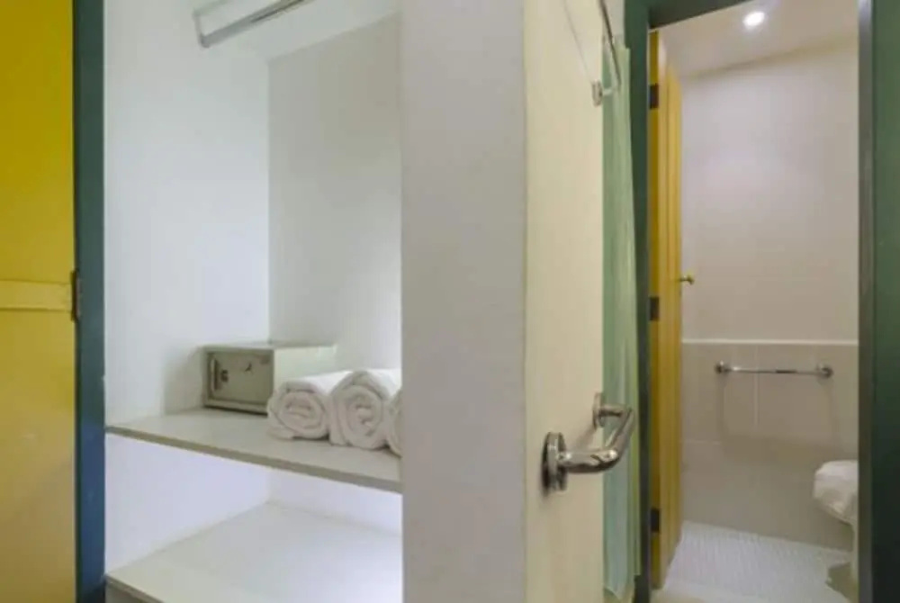 Standard Triple room