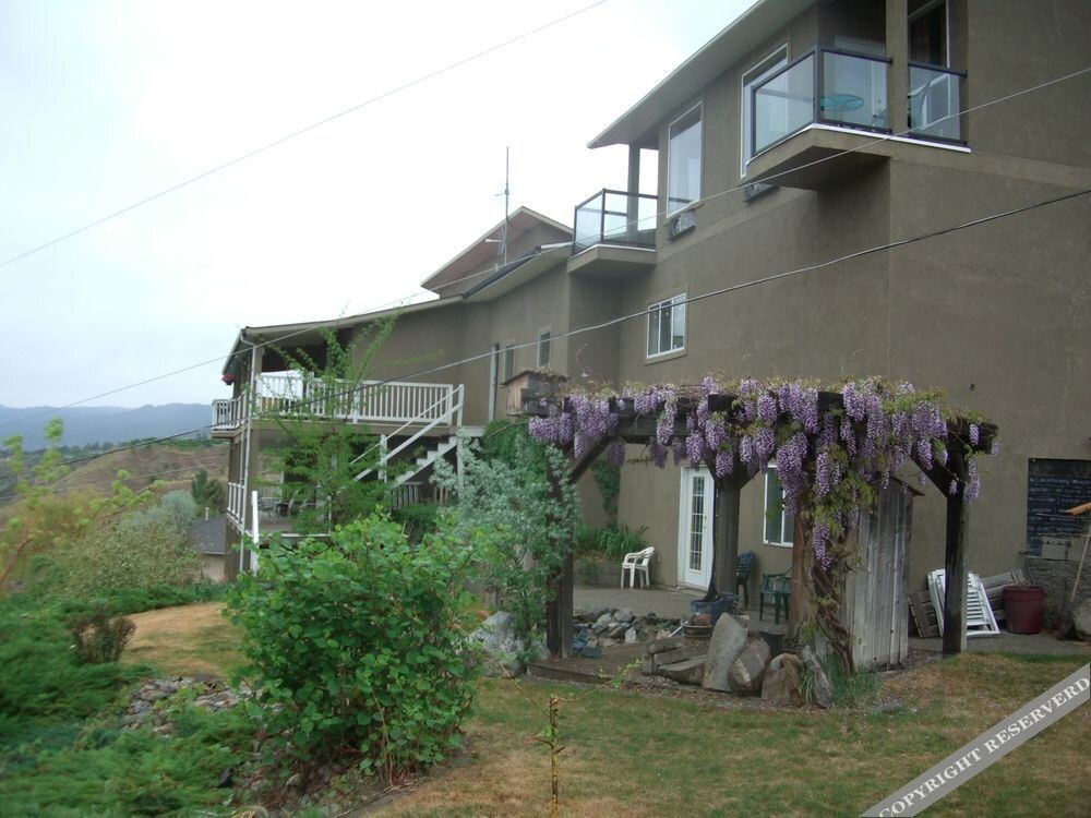 Above The Beach Guest Suites