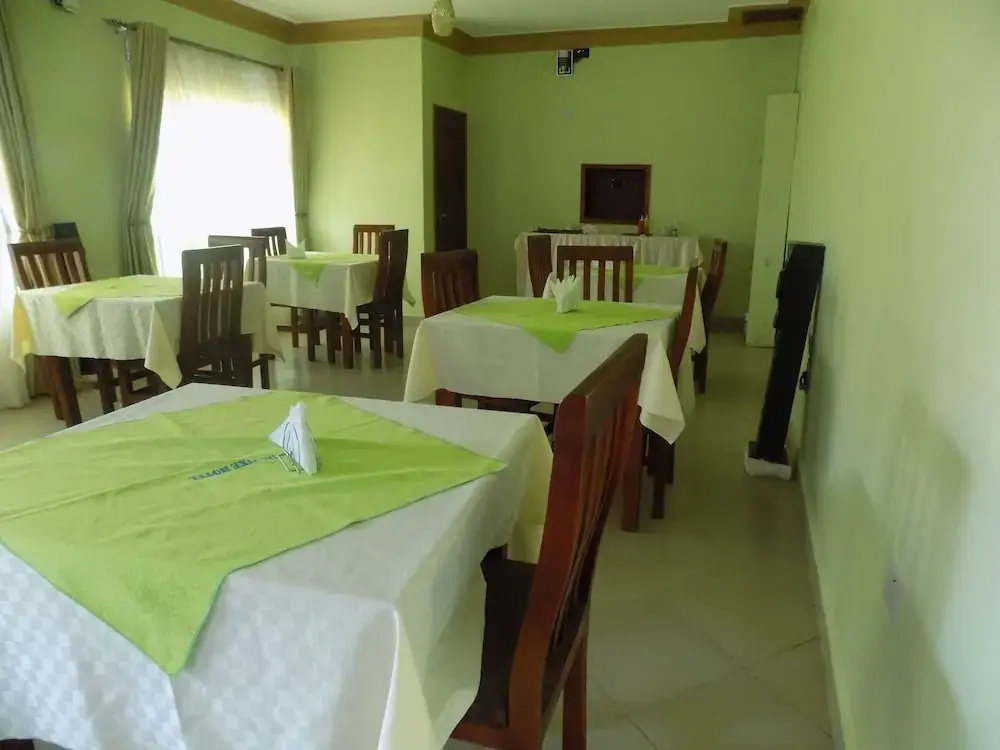 Deluxe Hotel - Ishaka - Général