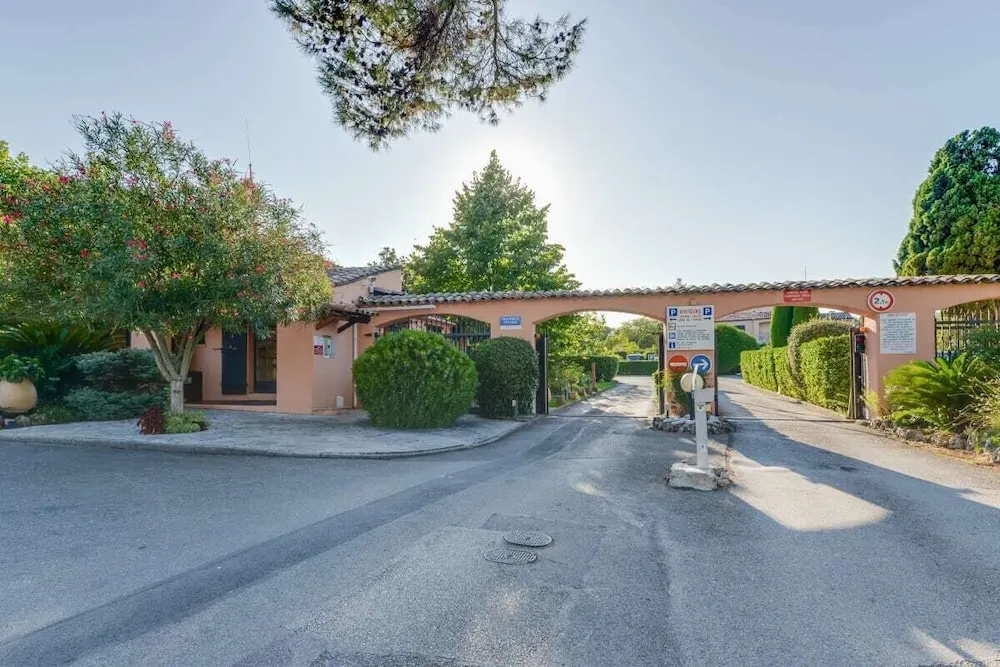 Cottage des Bois Murés Private House