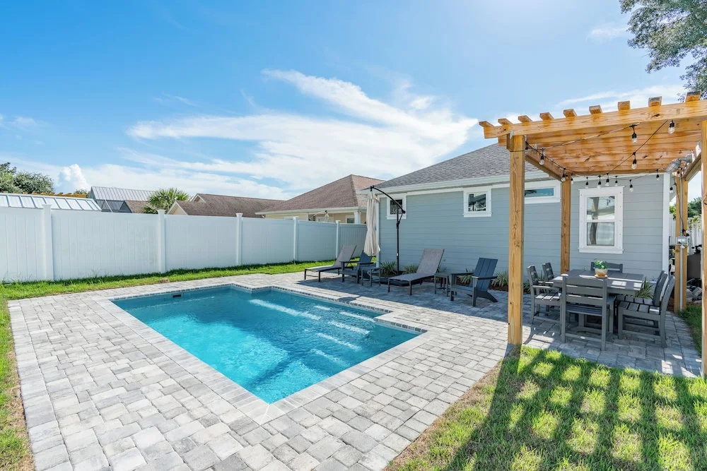 Pet Friendly + Private Pool; Amazing Fenced Backyard, 5 Min Walk to Beach!
