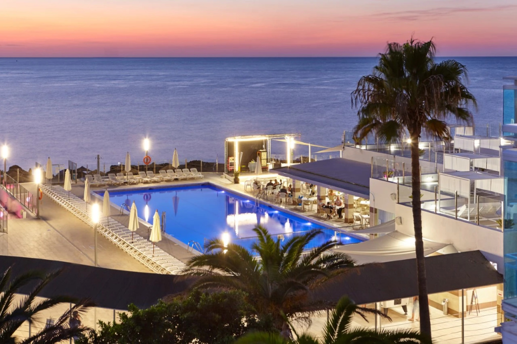 Beach & Waterfront
