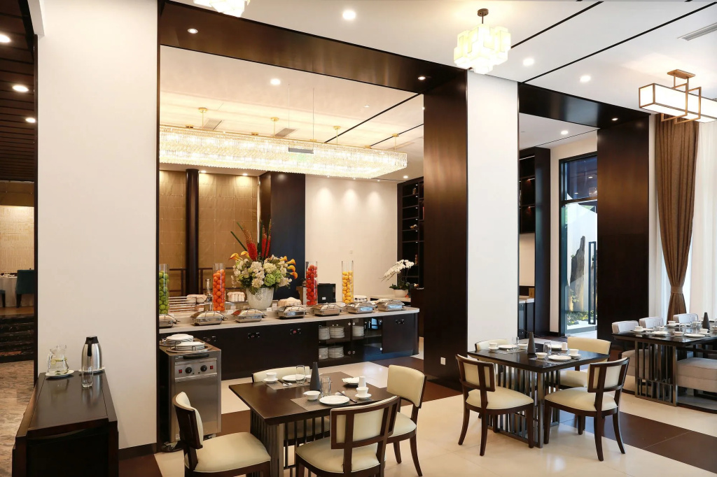 Food & Beverage